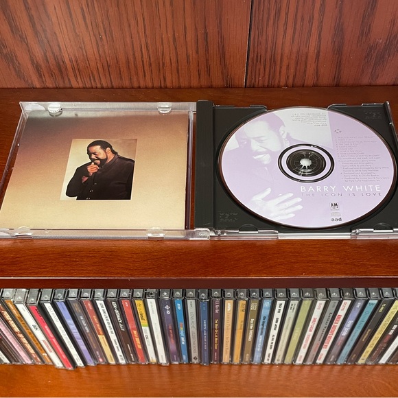 EUC Barry White’s “The Icon Is Love” CD is Classic Barry white, released in 1994 - Picture 3 of 5